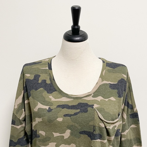 Express Camo Camouflage Top Medium Shorter Length Boxy Cut Pocket Long Sleeve - Picture 2 of 9